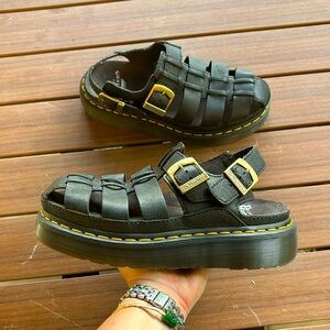 Dr. Martens sandals, fisherman size 8 women’s black fisherman sandals